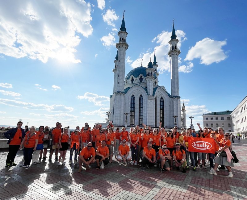 Команда компании Bestly у Кул-Шарифа в Казани