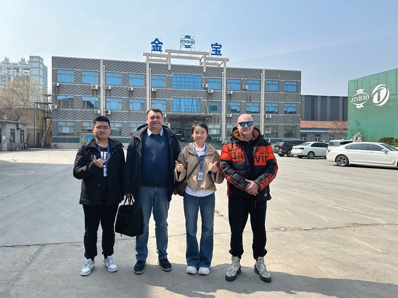 У проходной завода JINBAO
