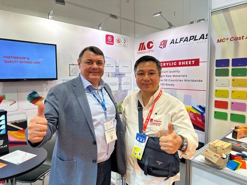 На стенде Alfaplas