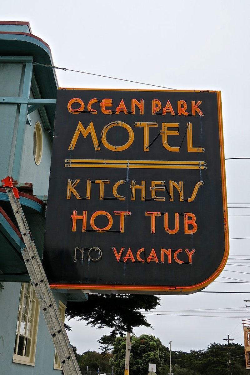 Ocean Park Motel: вывеске больше восьмидесяти лет