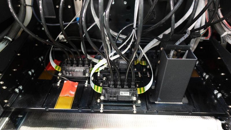 Четыре печатающие головки Epson i3200-U1