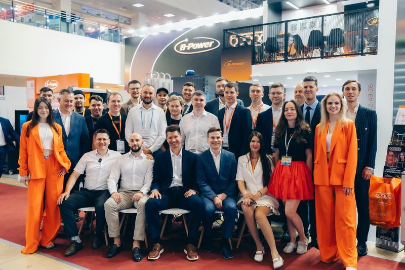 Команда B-POWER на выставочном стенде