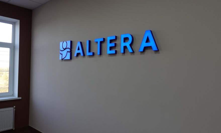 Вывеска ALTERA в офисе компании