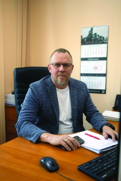 Евгений Белозерцев в офисе компании