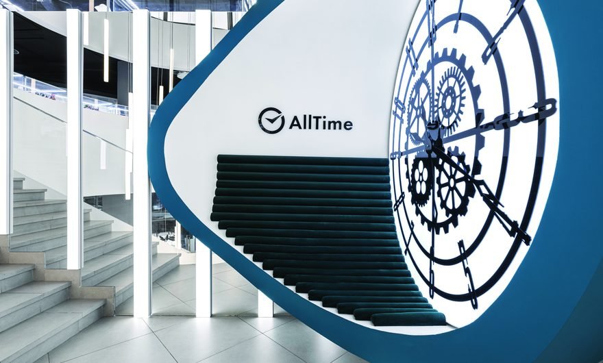 Фирменная графика в интерьере флагманского магазина AllTime